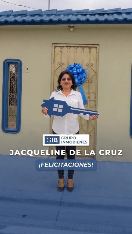 Jaqueline, clienta de Grupo Inmobienes, en la vivienda que adjudicó por compra programada